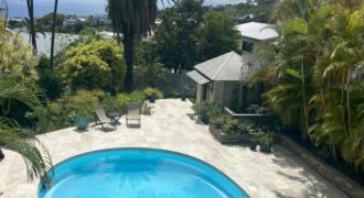 En vente une ravissante villa sur 1447 m2 de terrain avec piscine à Petite île