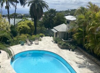 En vente une ravissante villa sur 1447 m2 de terrain avec piscine à Petite île