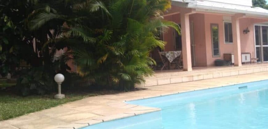 En vente une superbe villa F5 en Duplex avec piscine à Saint Pierre