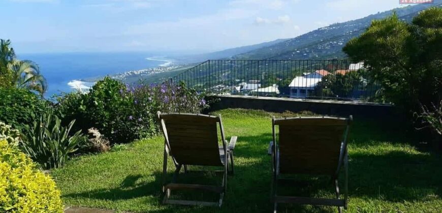 En vente une ravissante villa T4 avec vue imprenable sur la mer à Saint Leu