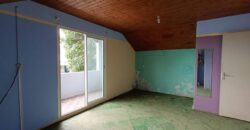 A vendre maison F6 de 150 m2 à rénover, située à Sainte-Anne près du Bassin Bleu