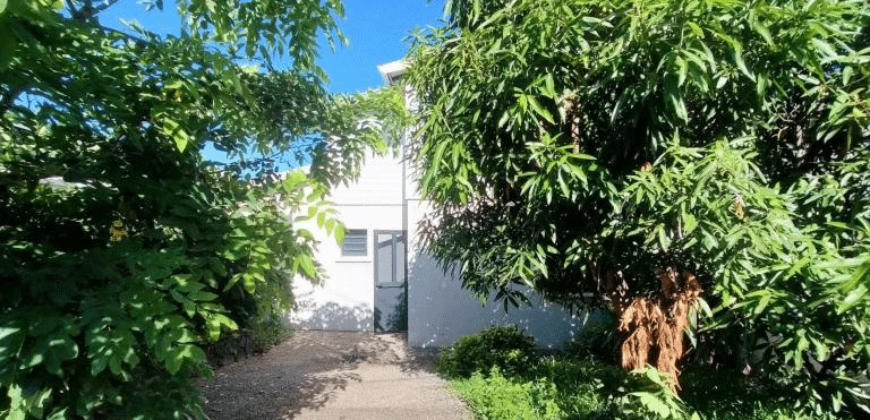 En vente une charmante villa à étage située à Piton saint Leu dans le quartier calme de Stella