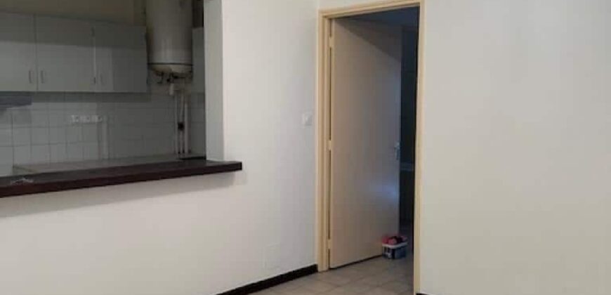 A louer un appartement T2 rénové situé dans une enceinte sécurisée à Saint Pierre