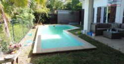 A vendre une charmante villa en R+1 avec piscine nichée dans un environnement très calme à Saint Leu