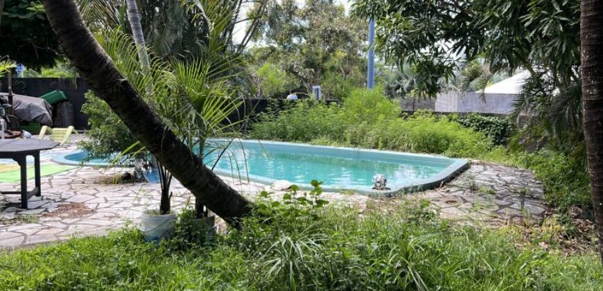 En vente une maison F6 de 150 m2 avec piscine au sel sans vis à vis nichée à Terre Sainte