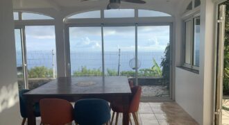A vendre une villa F5 de 144 m2 avec une vue imprenable sur la mer située aux Avirons