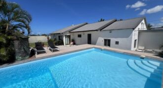 A vendre une grande maison T7+ un T2 avec piscine nichée dans le quartier calme de Pierrefonds à Saint Pierre