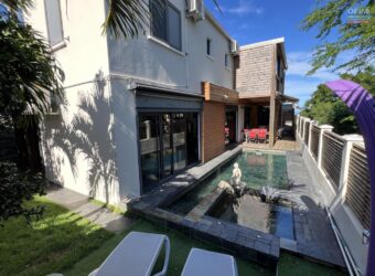 En vente une superbe maison F4 en R+1 avec piscine et une vue imprenable sur la mer aux Avirons
