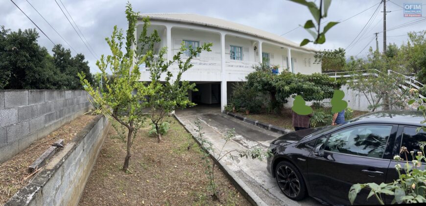 Vente villa T4 de 112 m2 située dans un endroit calme et résidentiel à La Rivière Saint Louis