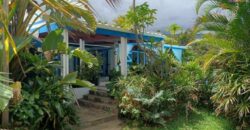 A vendre une villa atypique F4 avec deux T2  proche de la plage à La Saline-les-Bains