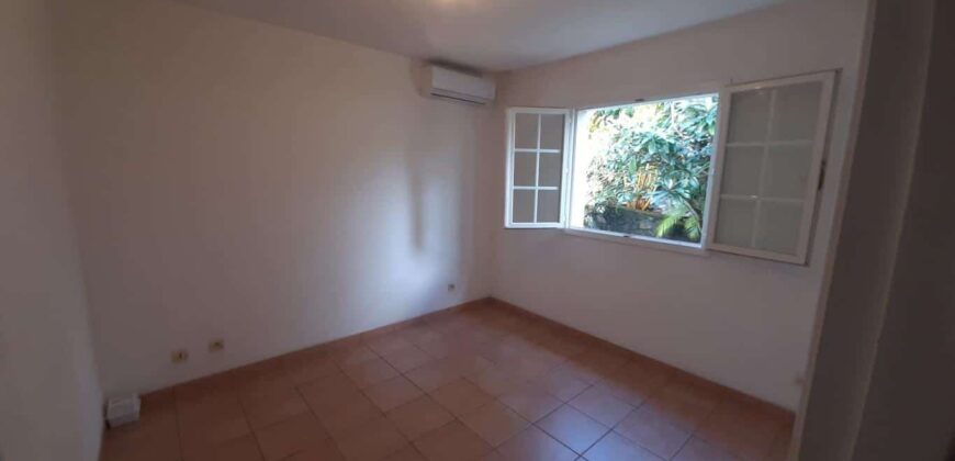Location d’une spacieuse villa F4 avec jardin à Bras des Chevrettes Saint-André.