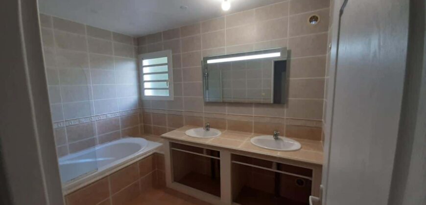 Location d’une spacieuse villa F4 avec jardin à Bras des Chevrettes Saint-André.