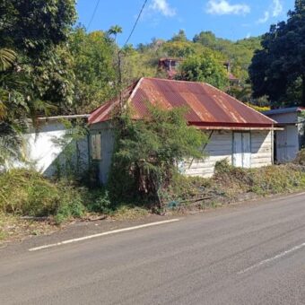 Petite villa de 38 m2 à rénover en vente située dans le quartier paisible de l’Entre-Deux