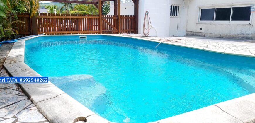 A louer une superbe villa T5 avec piscine située dans le quartier prisé de Manapany les Bains