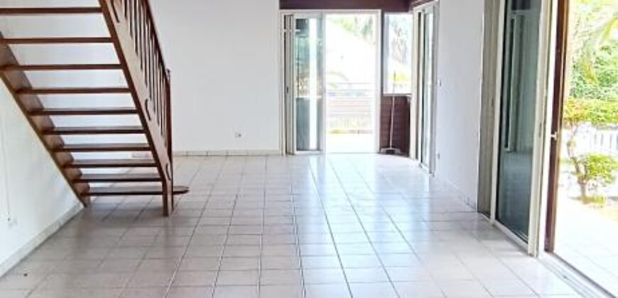 A louer une superbe villa T5 avec piscine située dans le quartier prisé de Manapany les Bains