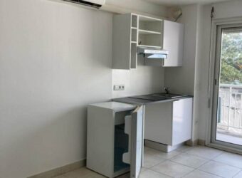 Vente d’un appartement entièrement rénové dans une résidence de standing à Le Port