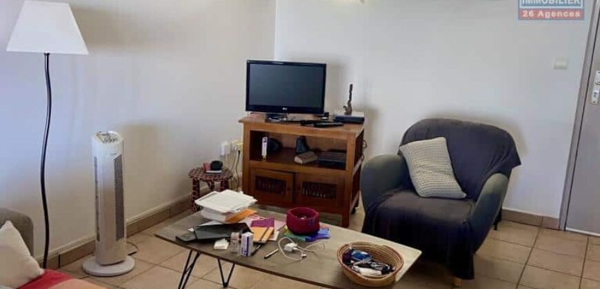 A vendre un appartement T2 de 66.50 m2 situé dans une résidence sécurisée en plein coeur de Saint Pierre