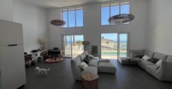 A vendre une superbe villa récente avec vue mer et montagne située à Etang salé