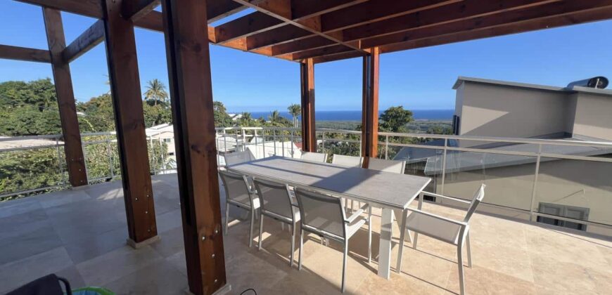 A vendre une superbe villa récente avec vue mer et montagne située à Etang salé