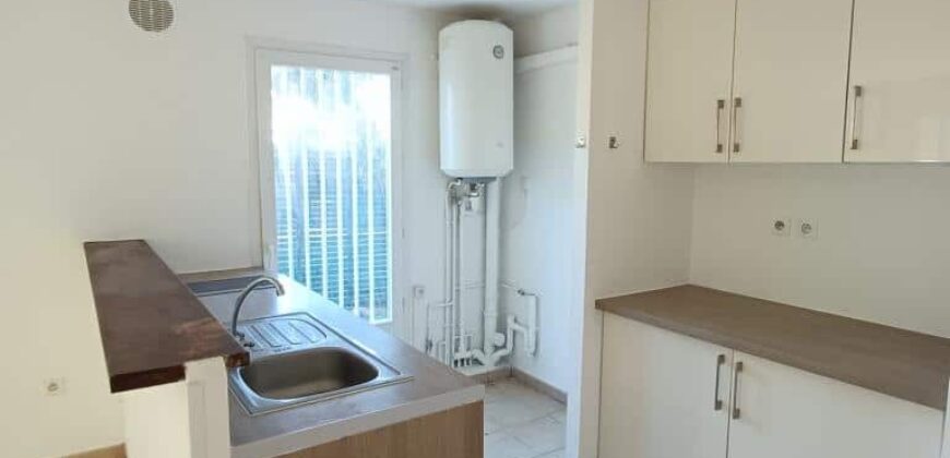 Vente d’un appartement T2 avec piscine commune et jardin à Champ Borne- Saint André