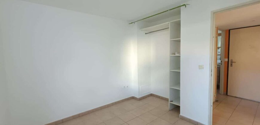 Vente d’un appartement T2 avec piscine commune et jardin à Champ Borne- Saint André