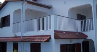 A vendre une villa jumelée de type F5 située dans un secteur calme du Petit Tampon