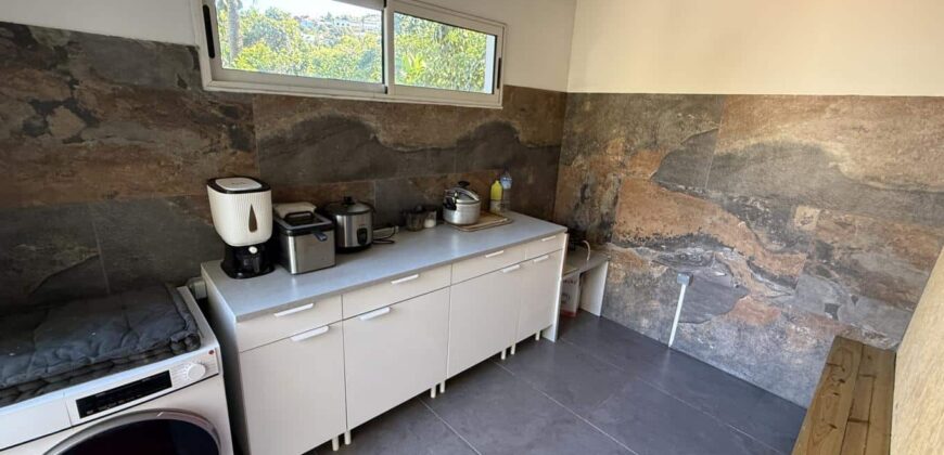 A vendre une ravissante villa T4 à étage de 120 m2 habitable située dans le secteur calme des Avirons