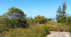 En vente un terrain plat constructible de 882 m2 situé dans le quartier calme de Piton à Saint Leu
