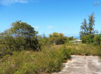 En vente un terrain plat constructible de 882 m2 situé dans le quartier calme de Piton à Saint Leu