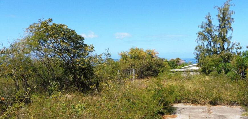 En vente un terrain plat constructible de 882 m2 situé dans le quartier calme de Piton à Saint Leu