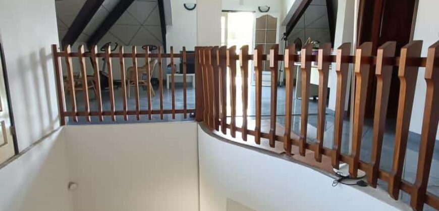 A vendre villa F5 atypique de 198 m² avec toit cathédrale à Saint-Benoît