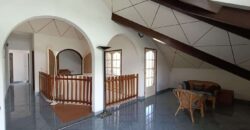 A vendre villa F5 atypique de 198 m² avec toit cathédrale à Saint-Benoît