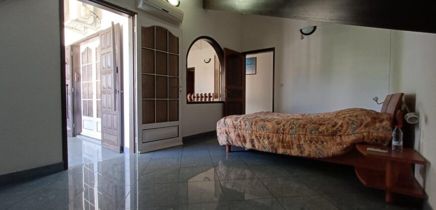 A vendre villa F5 atypique de 198 m² avec toit cathédrale à Saint-Benoît