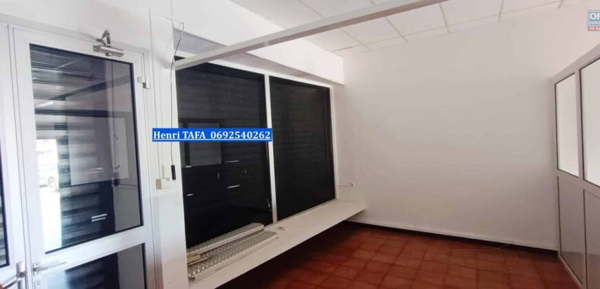 A louer local commercial ou professionnel de 44.43 m2 situé en plein centre-ville de Saint Joseph