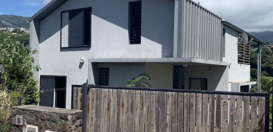 A louer une belle villa de 106m2 avec vue sur la montagne à Sainte Marie