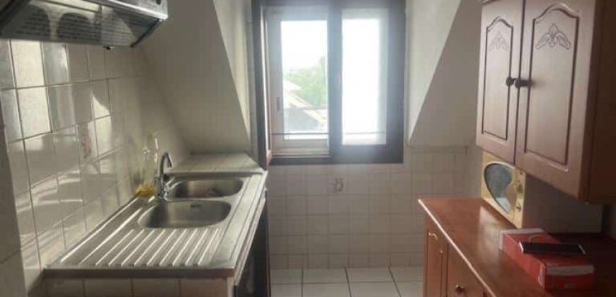 A louer un appartement T2 situé dans une petite résidence à proximité du centre-ville Saint Louis