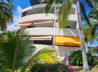 A vendre un charmant studio rénové à deux plages au coeur de la station balnéaire de Boucan Canot