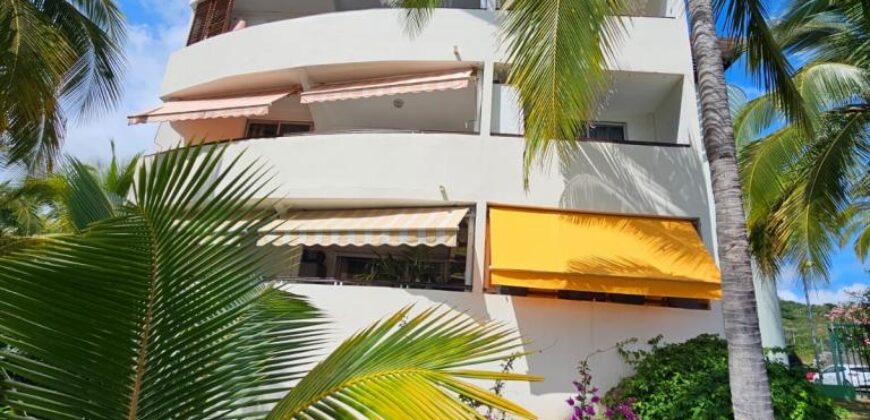 A vendre un charmant studio rénové à deux plages au coeur de la station balnéaire de Boucan Canot