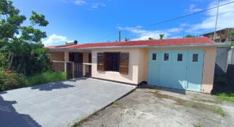 A vendre une villa F5 de 130m2 avec grand garage à Sainte Anne
