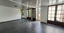 A vendre une villa F5 de 130m2 avec grand garage à Sainte Anne