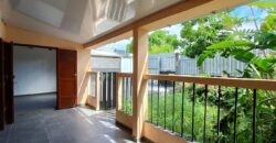 A vendre une villa F5 de 130m2 avec grand garage à Sainte Anne