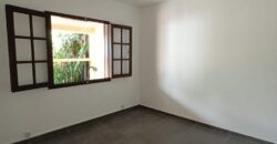 A vendre une villa F5 de 130m2 avec grand garage à Sainte Anne