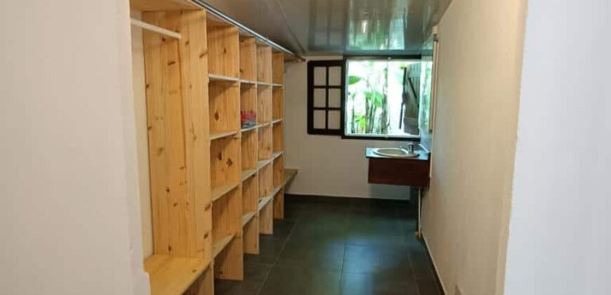 A vendre une villa F5 de 130m2 avec grand garage à Sainte Anne