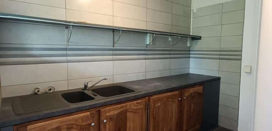 A vendre une villa F5 de 130m2 avec grand garage à Sainte Anne