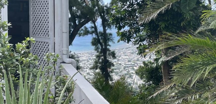 A vendre une charmante villa F4 avec deux T2 indépendants sur un terrain de 1800m2 à Saint Denis