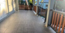 A louer une charmante villa de 120 m2 située dans le secteur recherché de Montée Sono