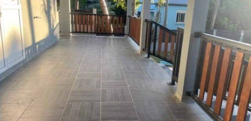 A louer une charmante villa de 120 m2 située dans le secteur recherché de Montée Sono