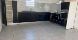 A louer une charmante villa de 120 m2 située dans le secteur recherché de Montée Sono