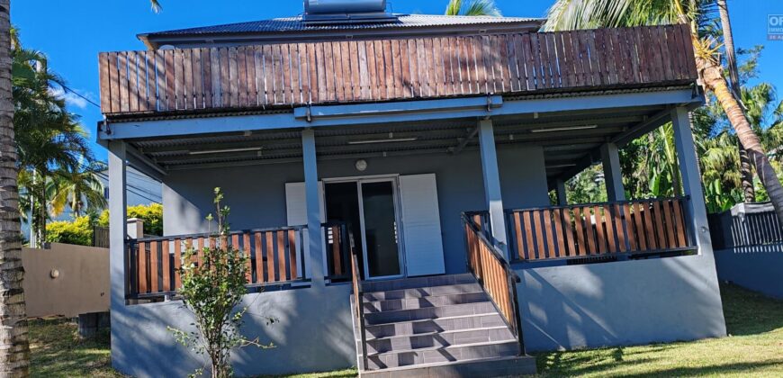 A louer une charmante villa de 120 m2 située dans le secteur recherché de Montée Sono