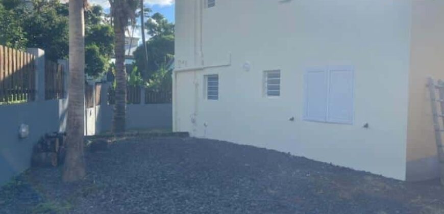 A louer une charmante villa de 120 m2 située dans le secteur recherché de Montée Sono